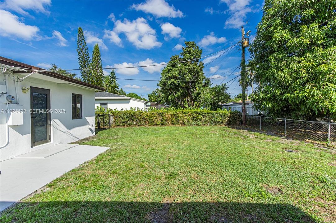 For Sale: $500,000 (3 beds, 1 baths, 1050 Square Feet)