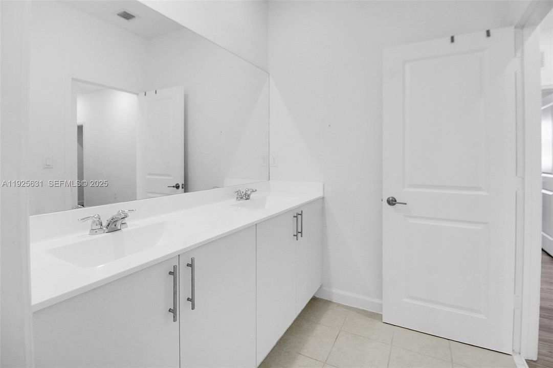 For Sale: $730,000 (5 beds, 3 baths, 3033 Square Feet)