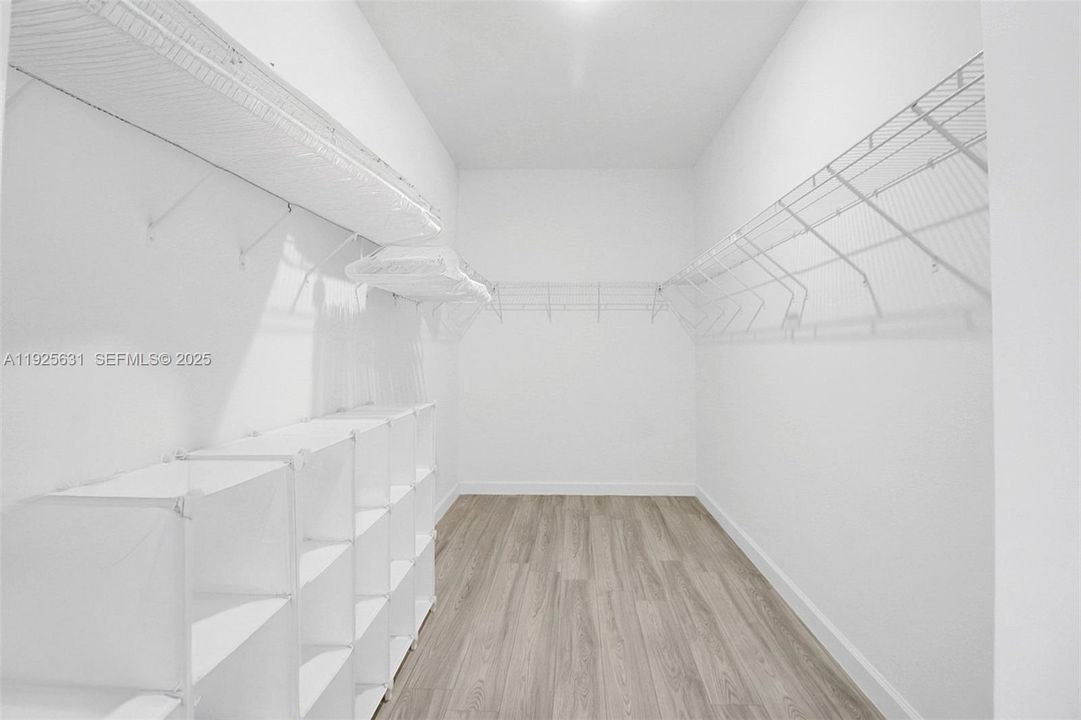 For Sale: $730,000 (5 beds, 3 baths, 3033 Square Feet)