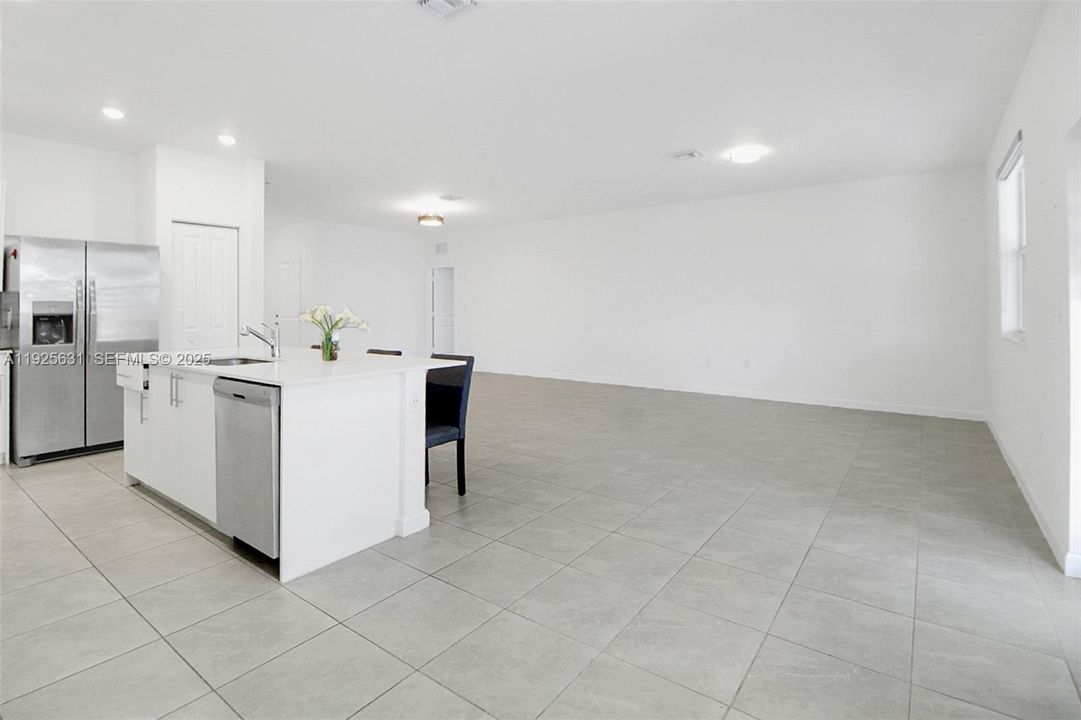 For Sale: $730,000 (5 beds, 3 baths, 3033 Square Feet)