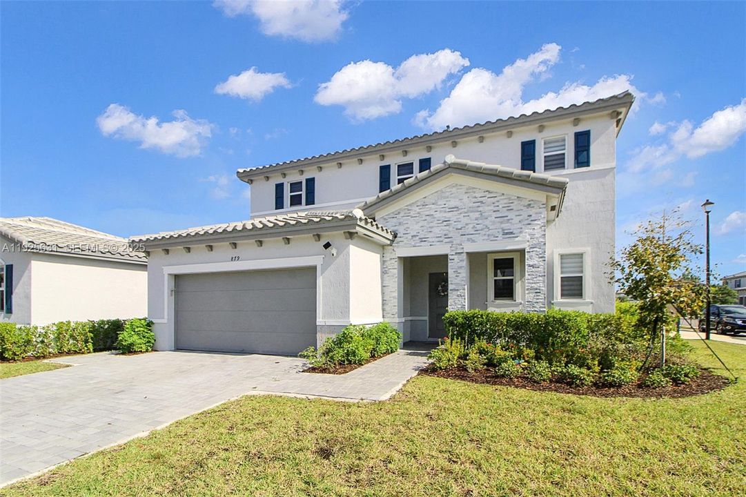 For Sale: $730,000 (5 beds, 3 baths, 3033 Square Feet)