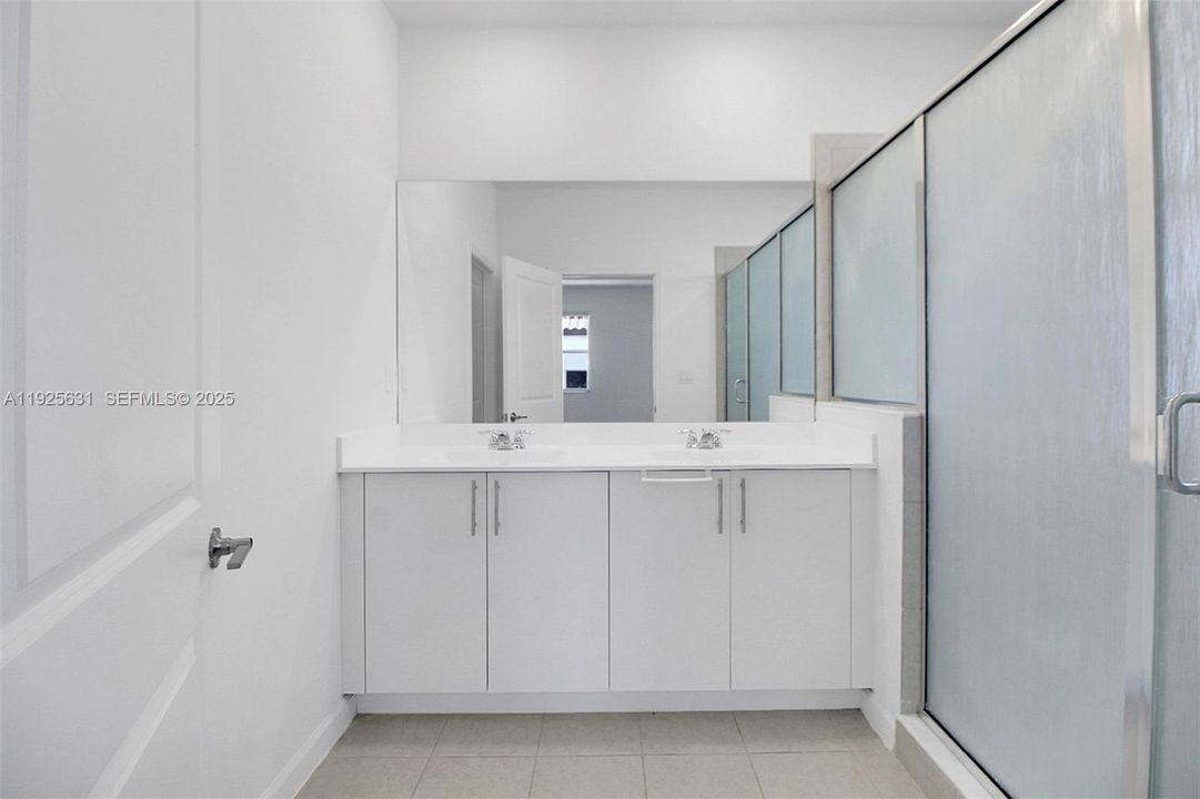 For Sale: $730,000 (5 beds, 3 baths, 3033 Square Feet)