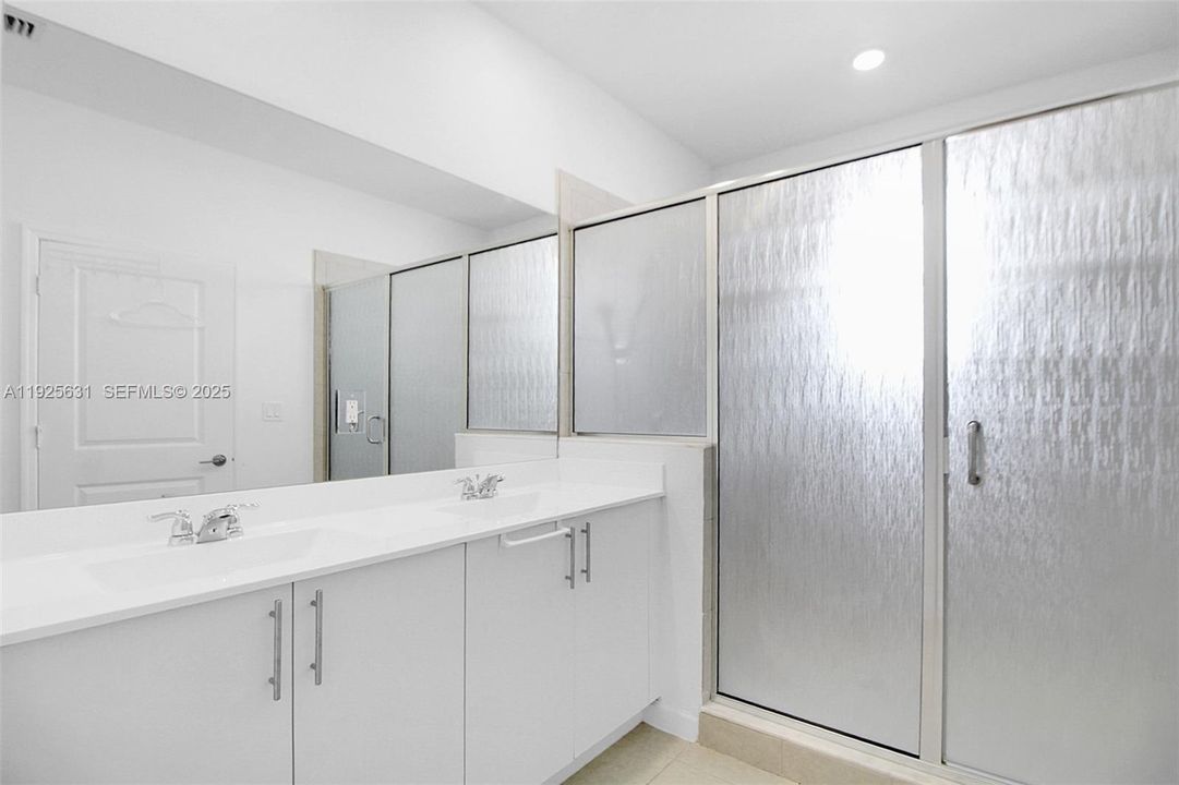 For Sale: $730,000 (5 beds, 3 baths, 3033 Square Feet)