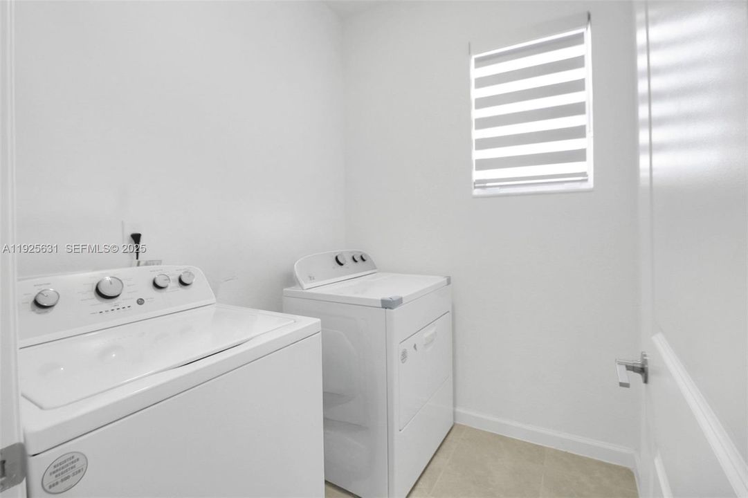 For Sale: $730,000 (5 beds, 3 baths, 3033 Square Feet)