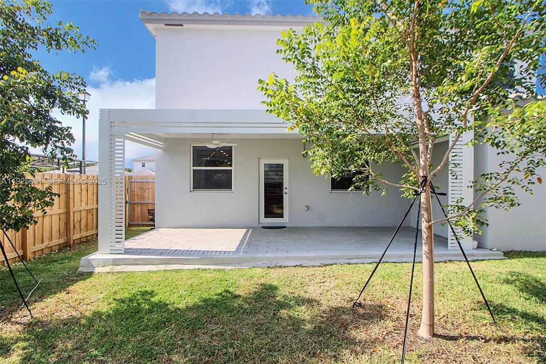 For Sale: $730,000 (5 beds, 3 baths, 3033 Square Feet)