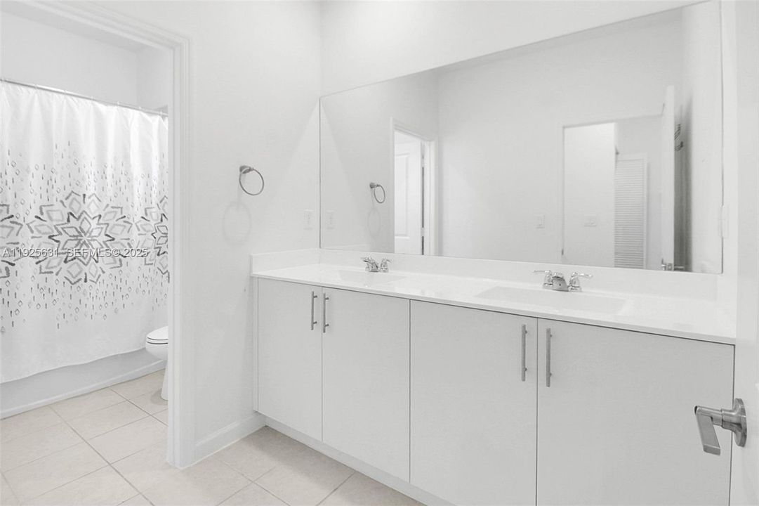 For Sale: $730,000 (5 beds, 3 baths, 3033 Square Feet)