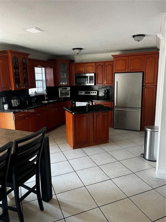 En Venta: $480,000 (3 camas, 2 baños, 1283 Pies cuadrados)