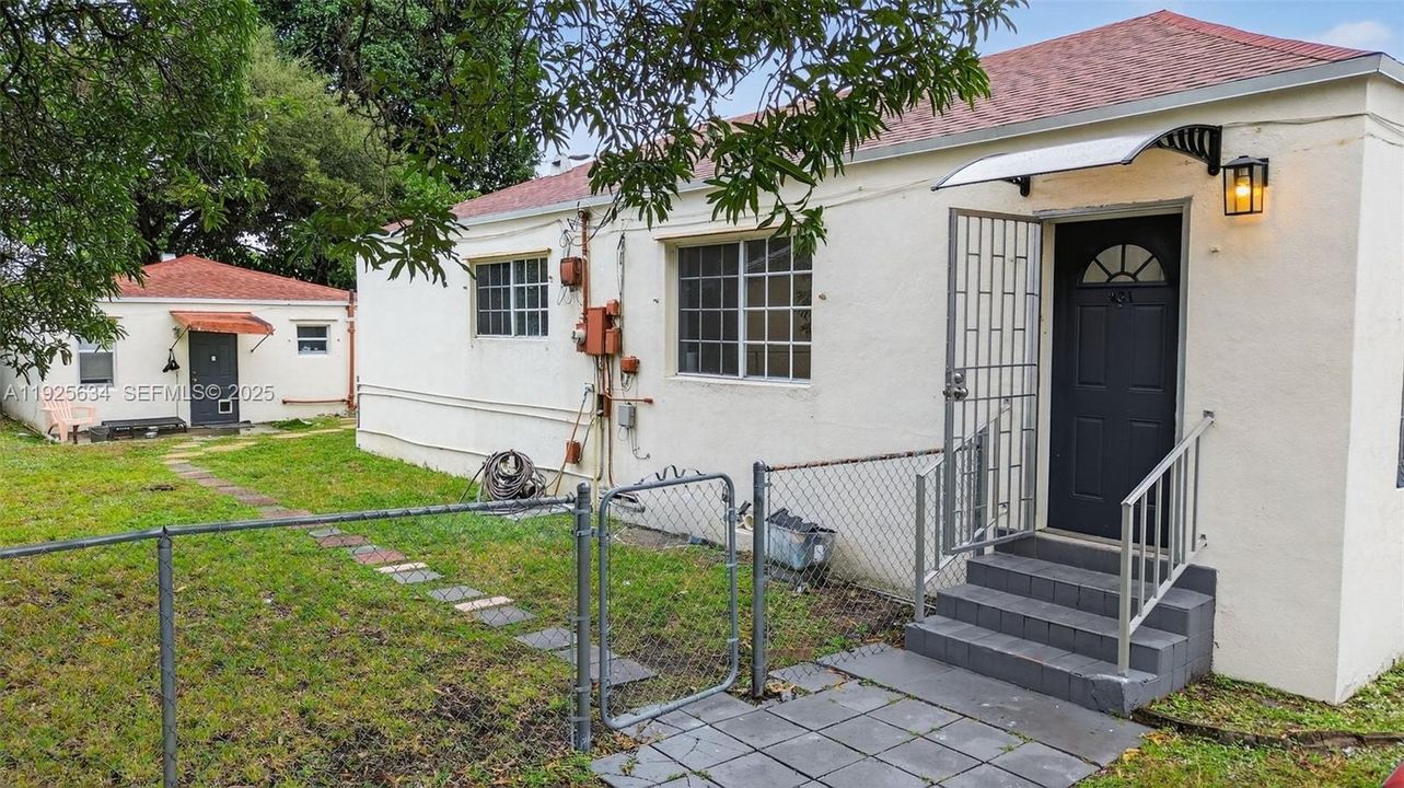 出租: $2,780 (3 贝兹, 1 浴室, 1232 平方英尺)