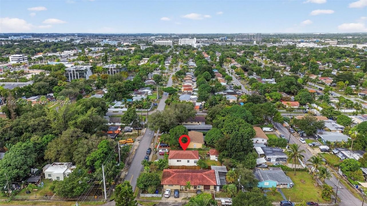 出租: $2,780 (3 贝兹, 1 浴室, 1232 平方英尺)