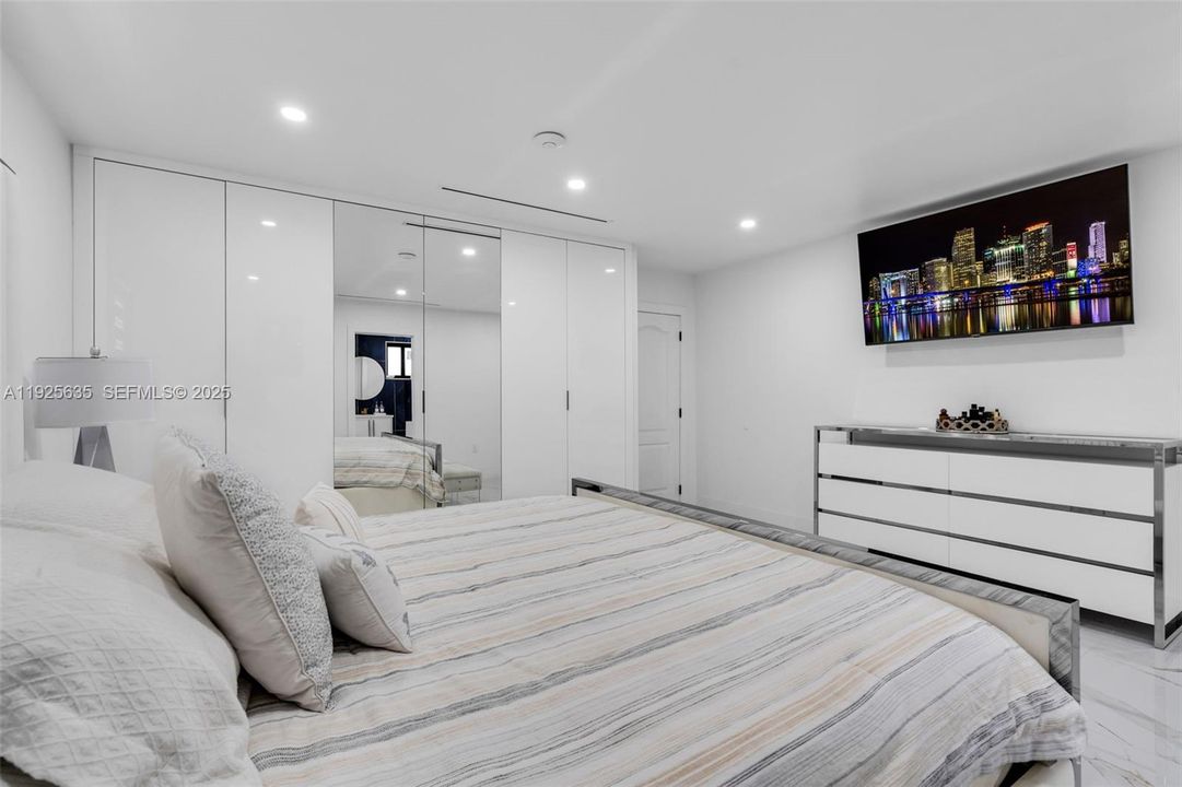 For Rent: $4,500 (3 beds, 3 baths, 2143 Square Feet)