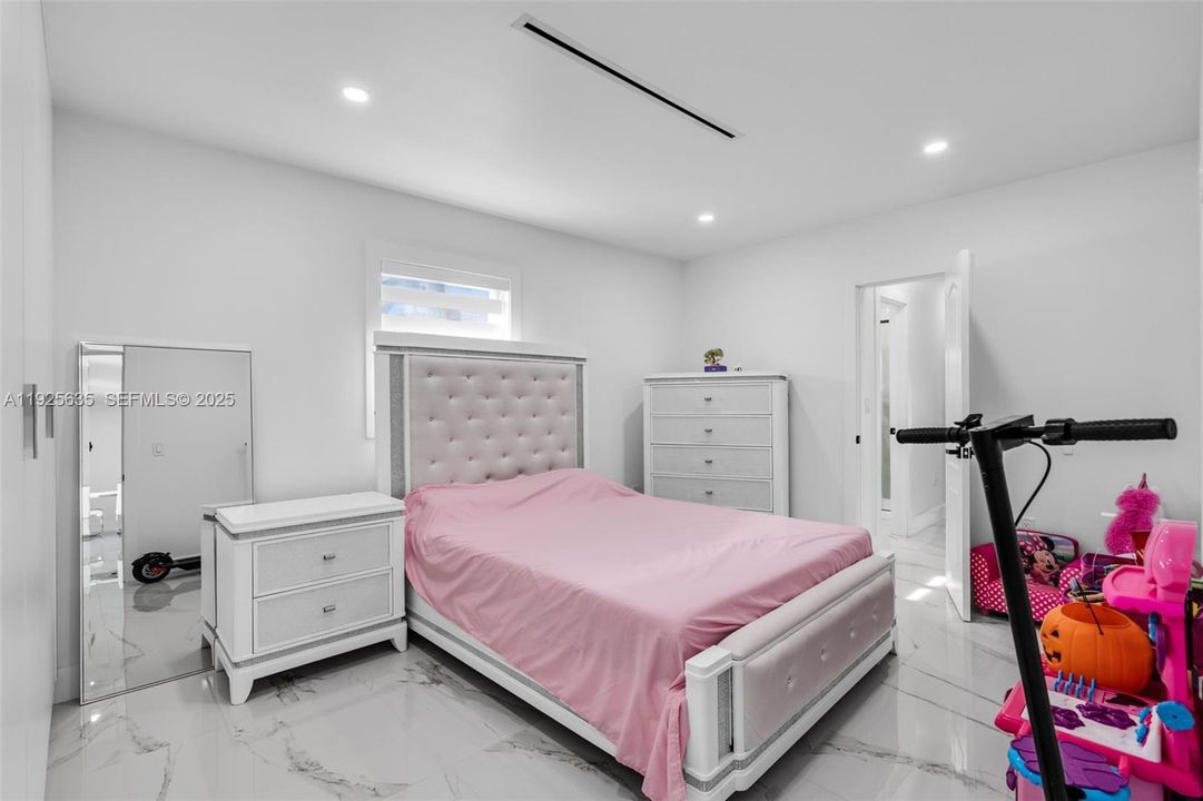 For Rent: $4,500 (3 beds, 3 baths, 2143 Square Feet)