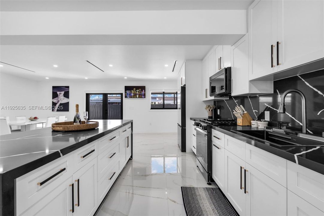 For Rent: $4,500 (3 beds, 3 baths, 2143 Square Feet)