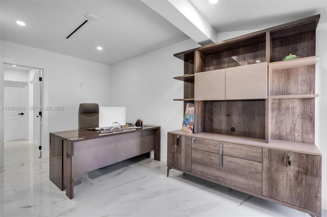 For Rent: $4,500 (3 beds, 3 baths, 2143 Square Feet)