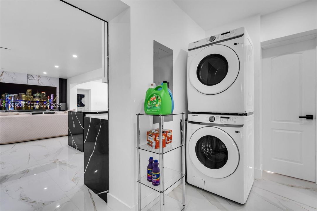 For Rent: $4,500 (3 beds, 3 baths, 2143 Square Feet)