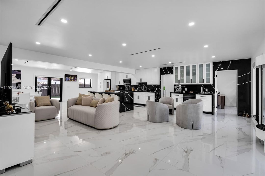 For Rent: $4,500 (3 beds, 3 baths, 2143 Square Feet)