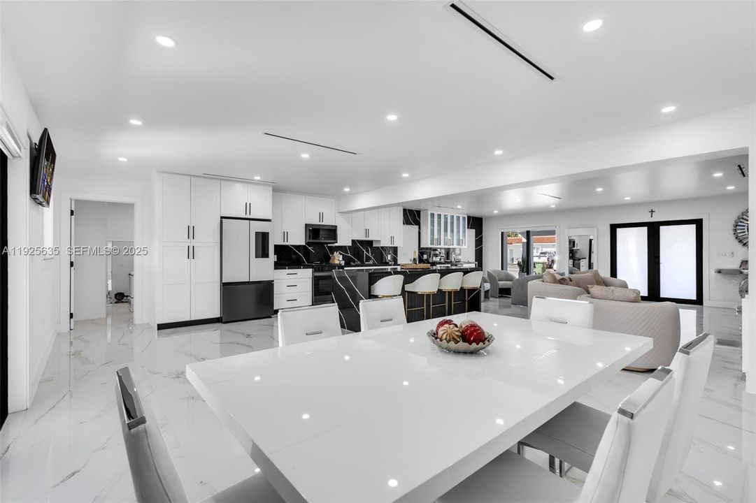 For Rent: $4,500 (3 beds, 3 baths, 2143 Square Feet)