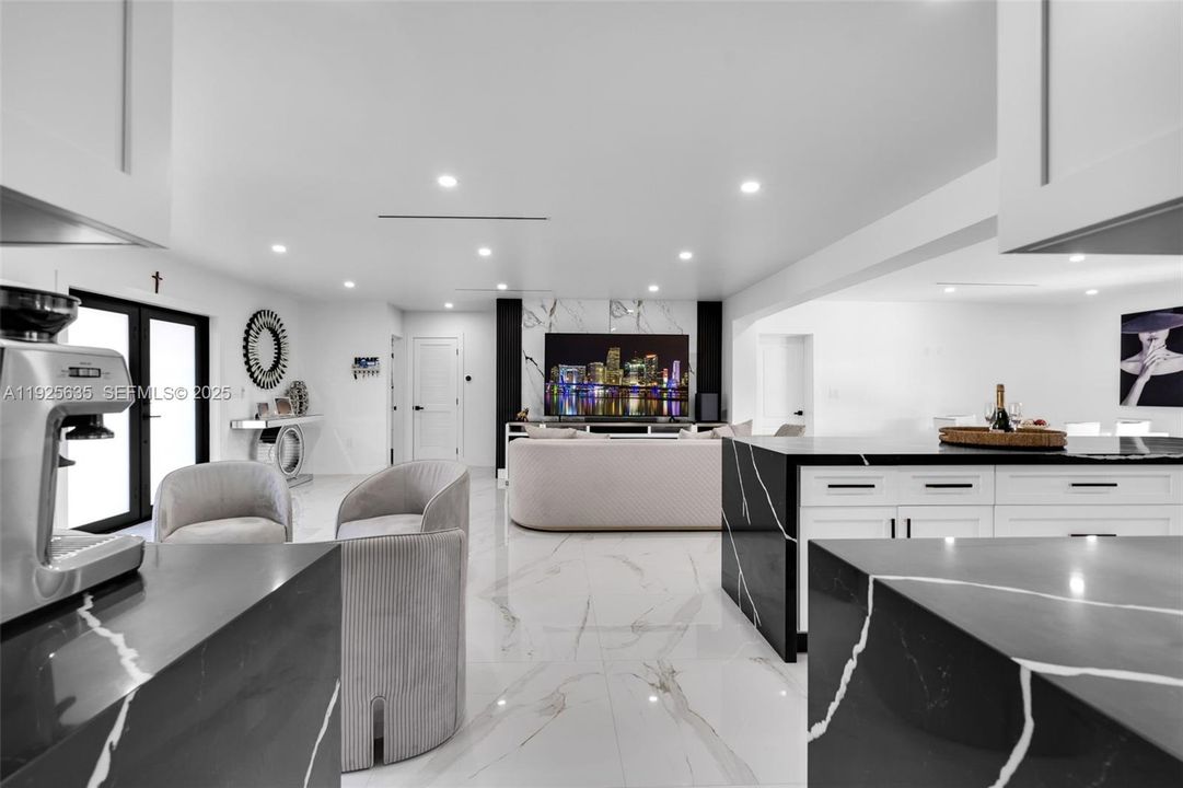 For Rent: $4,500 (3 beds, 3 baths, 2143 Square Feet)