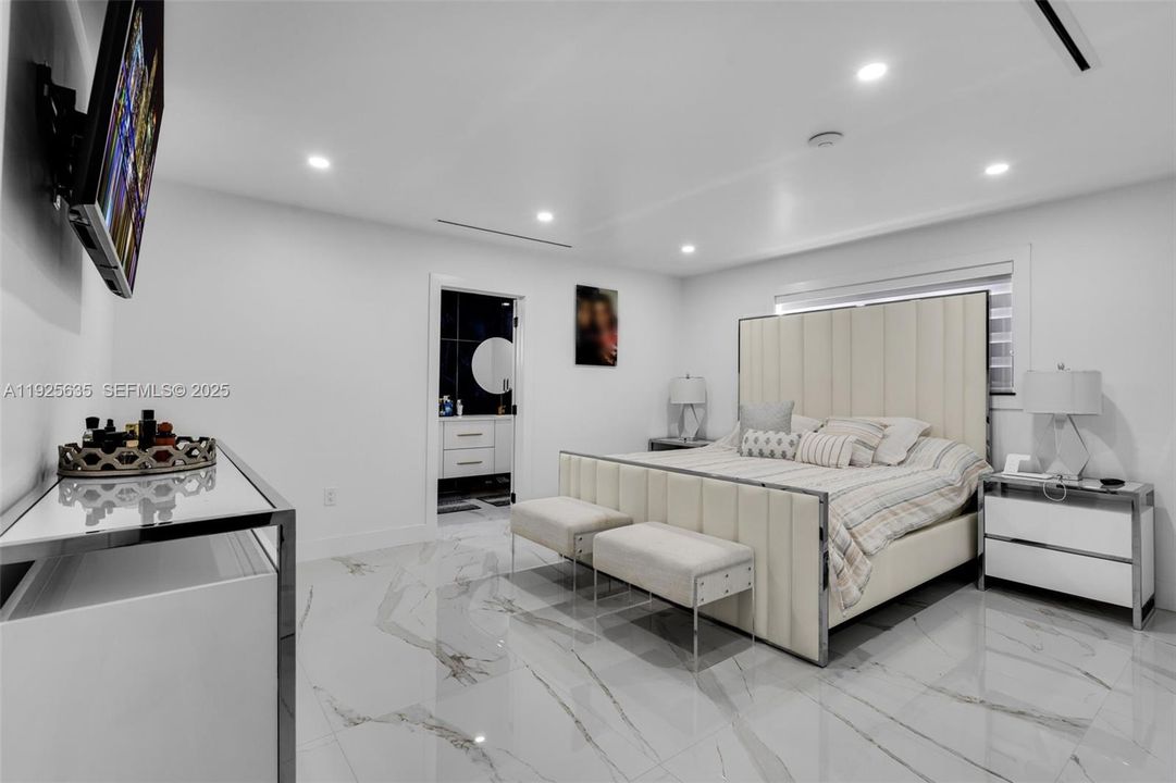 For Rent: $4,500 (3 beds, 3 baths, 2143 Square Feet)