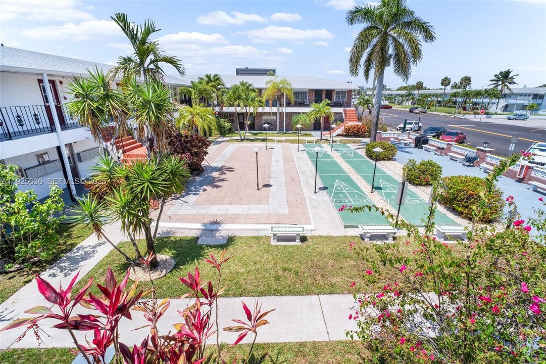 For Sale: $205,000 (2 beds, 1 baths, 775 Square Feet)