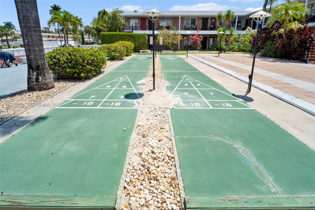 For Sale: $205,000 (2 beds, 1 baths, 775 Square Feet)