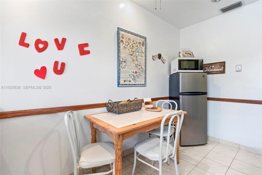 For Sale: $205,000 (2 beds, 1 baths, 775 Square Feet)