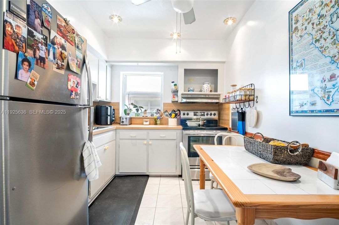 For Sale: $205,000 (2 beds, 1 baths, 775 Square Feet)