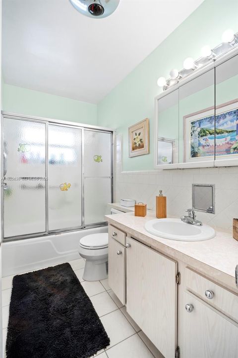 For Sale: $205,000 (2 beds, 1 baths, 775 Square Feet)