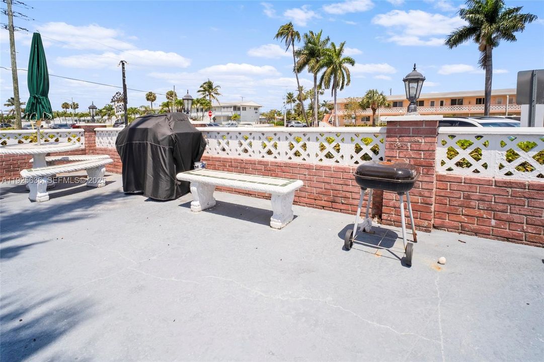 For Sale: $205,000 (2 beds, 1 baths, 775 Square Feet)