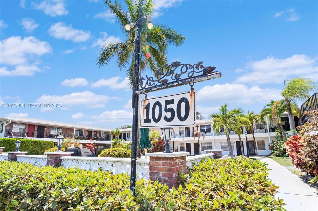 For Sale: $205,000 (2 beds, 1 baths, 775 Square Feet)