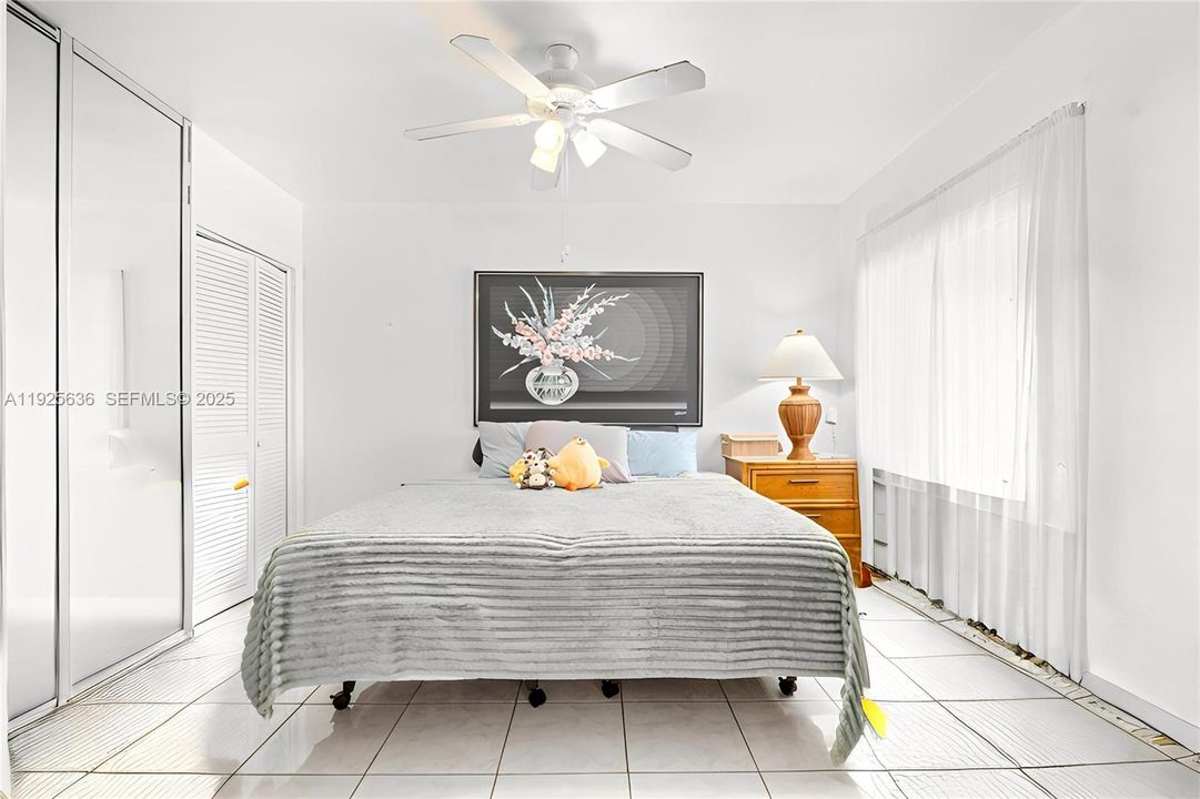 For Sale: $205,000 (2 beds, 1 baths, 775 Square Feet)