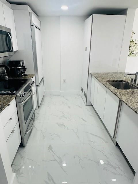 待售: $890,000 (1 贝兹, 1 浴室, 896 平方英尺)