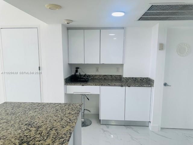 待售: $890,000 (1 贝兹, 1 浴室, 896 平方英尺)