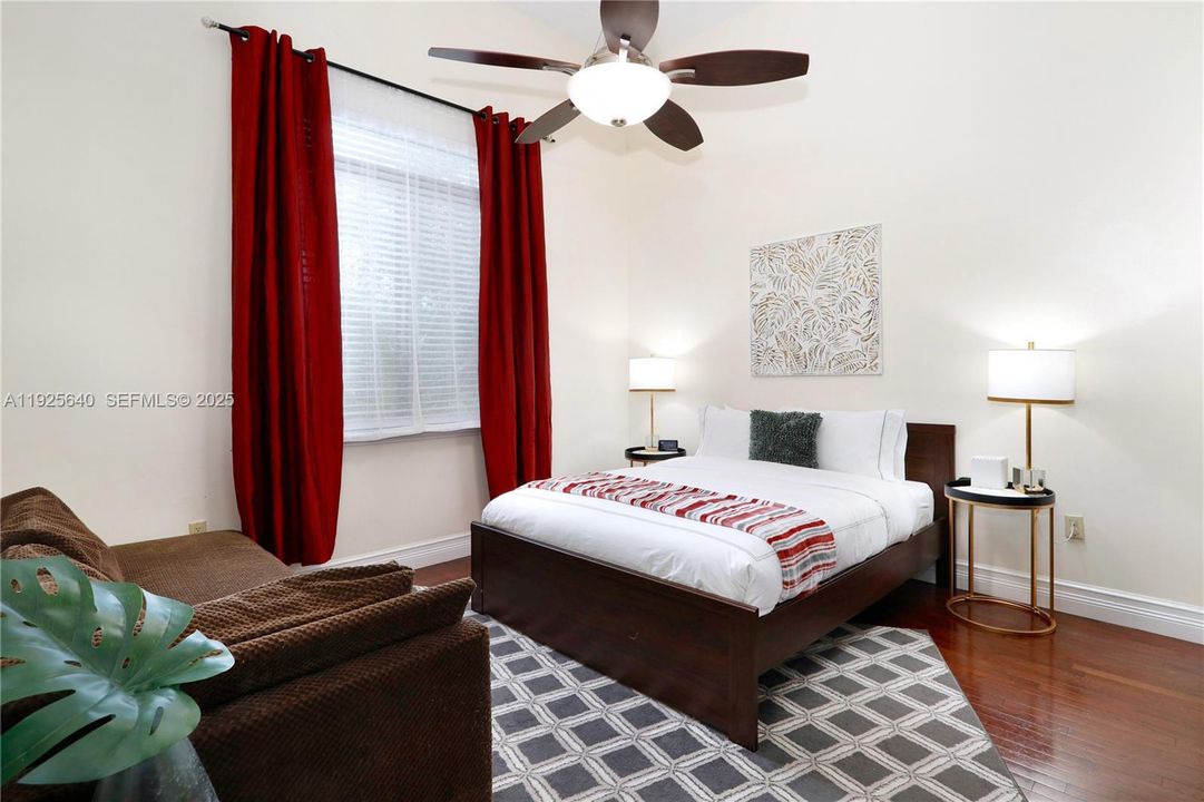 В аренду: $12,750 (6 спален, 4 ванн, 4152 Квадратных фут)