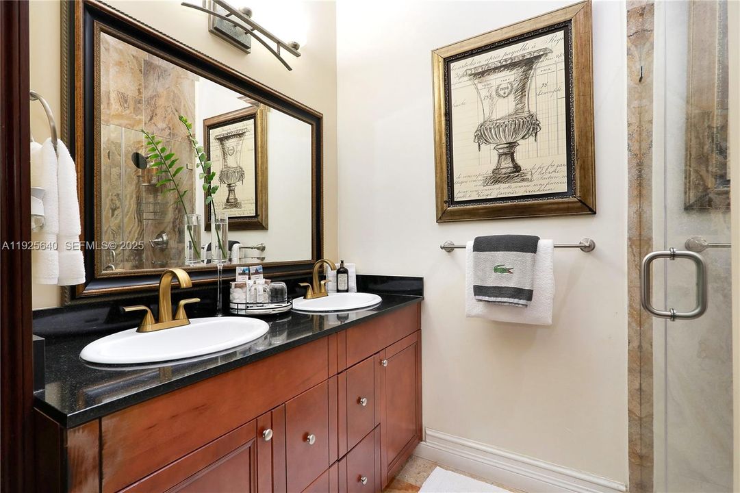 В аренду: $12,750 (6 спален, 4 ванн, 4152 Квадратных фут)