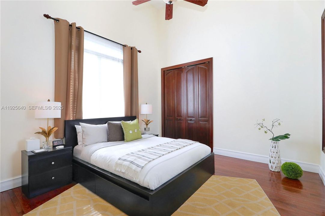 В аренду: $12,750 (6 спален, 4 ванн, 4152 Квадратных фут)