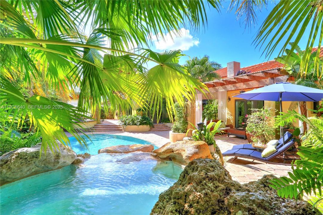 В аренду: $12,750 (6 спален, 4 ванн, 4152 Квадратных фут)