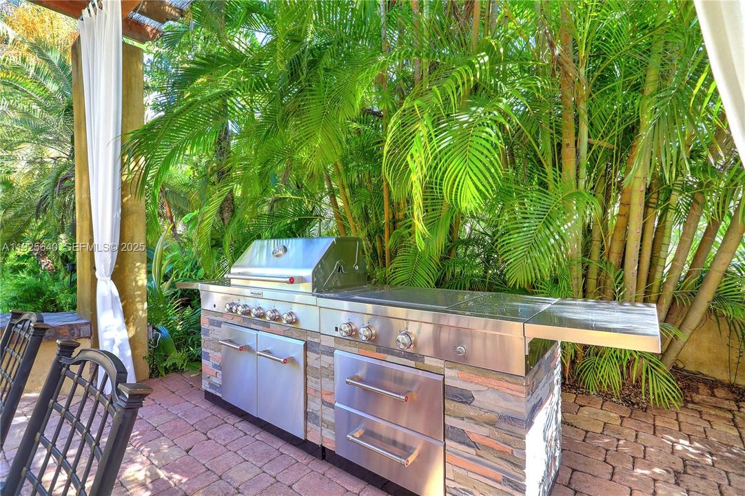 В аренду: $12,750 (6 спален, 4 ванн, 4152 Квадратных фут)