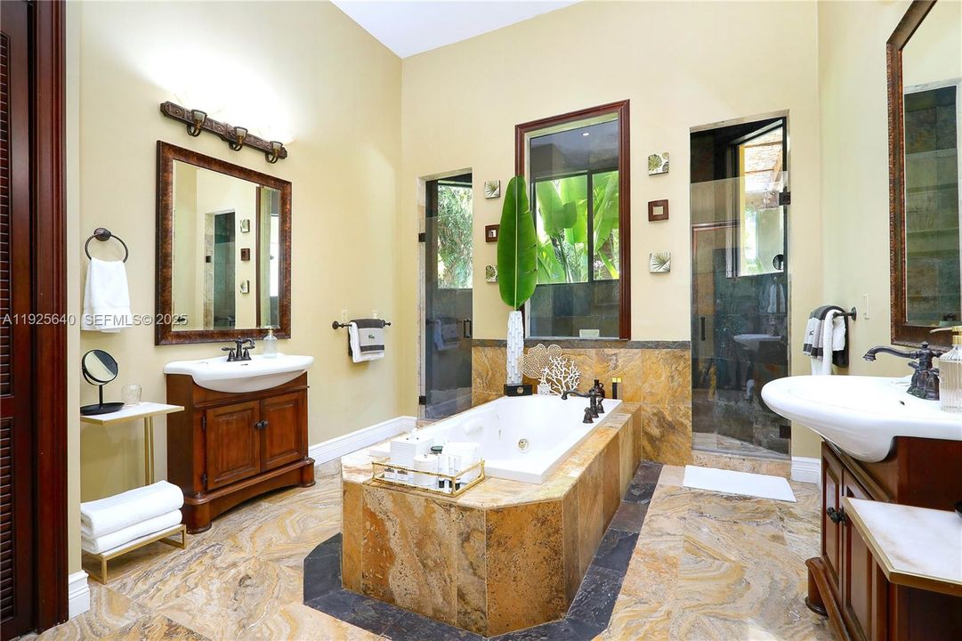 В аренду: $12,750 (6 спален, 4 ванн, 4152 Квадратных фут)