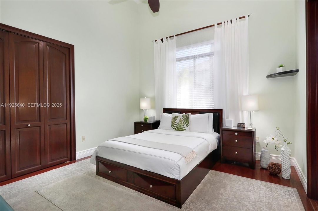 В аренду: $12,750 (6 спален, 4 ванн, 4152 Квадратных фут)