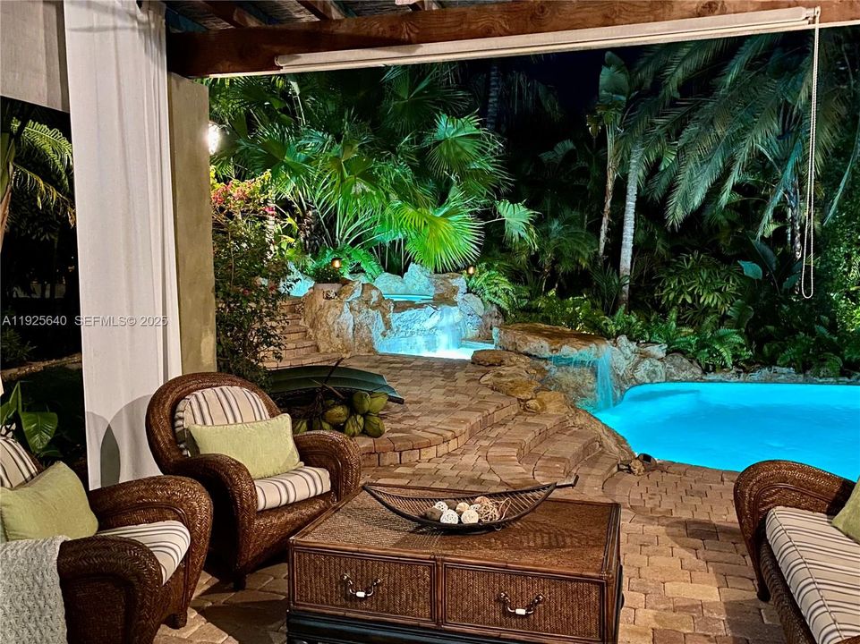 В аренду: $12,750 (6 спален, 4 ванн, 4152 Квадратных фут)