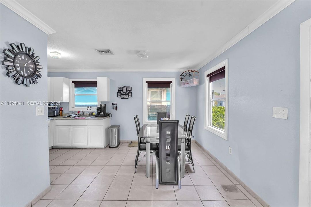 For Rent: $2,700 (3 beds, 1 baths, 1050 Square Feet)