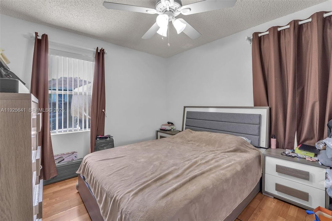 For Rent: $2,700 (3 beds, 1 baths, 1050 Square Feet)