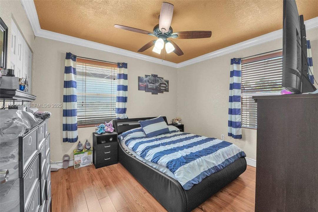 For Rent: $2,700 (3 beds, 1 baths, 1050 Square Feet)