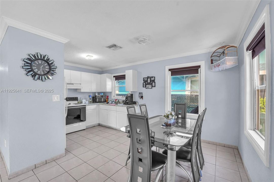 For Rent: $2,700 (3 beds, 1 baths, 1050 Square Feet)