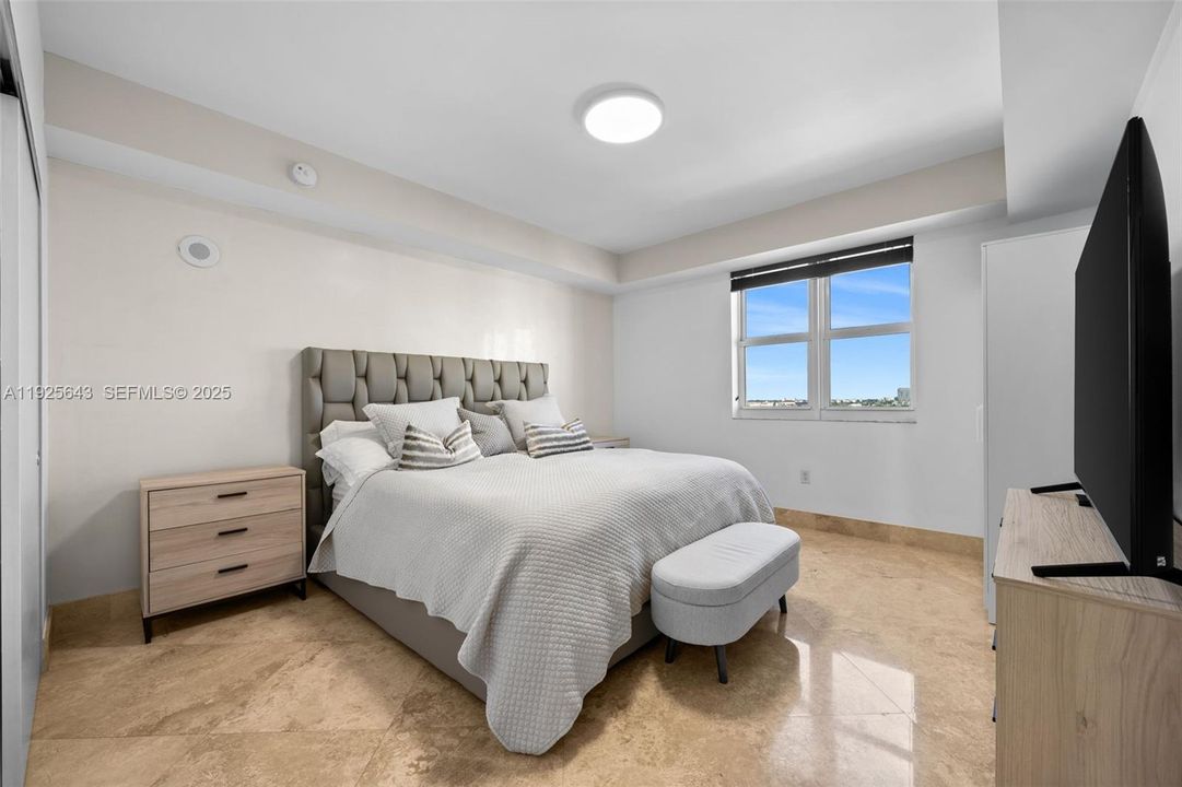 В аренду: $3,900 (2 спален, 2 ванн, 1312 Квадратных фут)