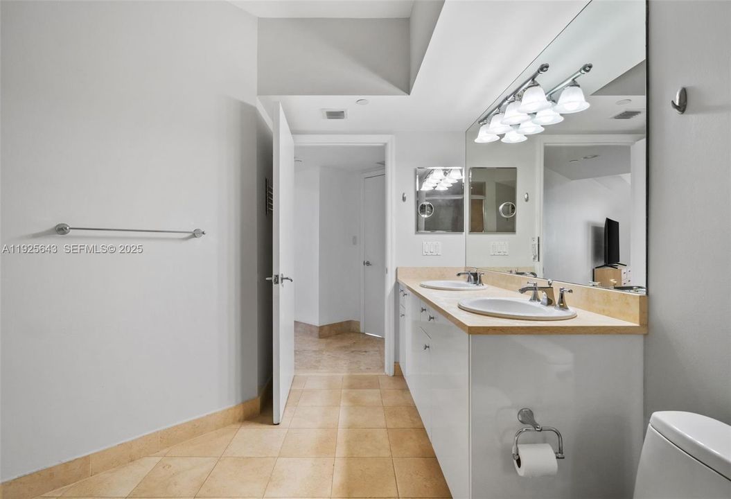 В аренду: $3,900 (2 спален, 2 ванн, 1312 Квадратных фут)