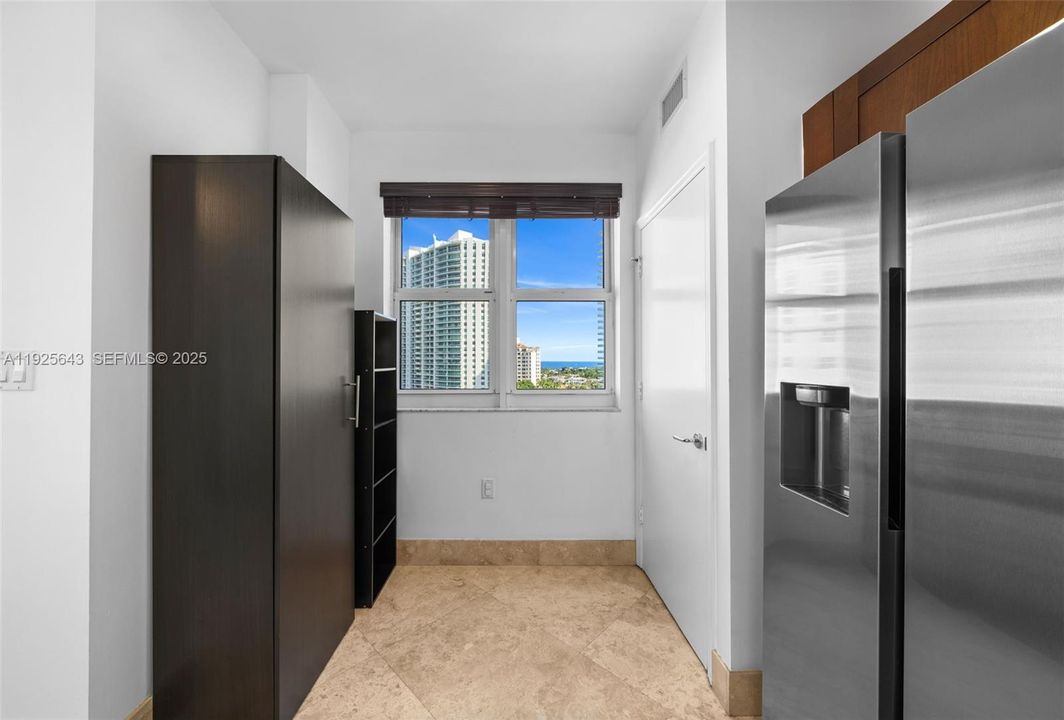 В аренду: $3,900 (2 спален, 2 ванн, 1312 Квадратных фут)