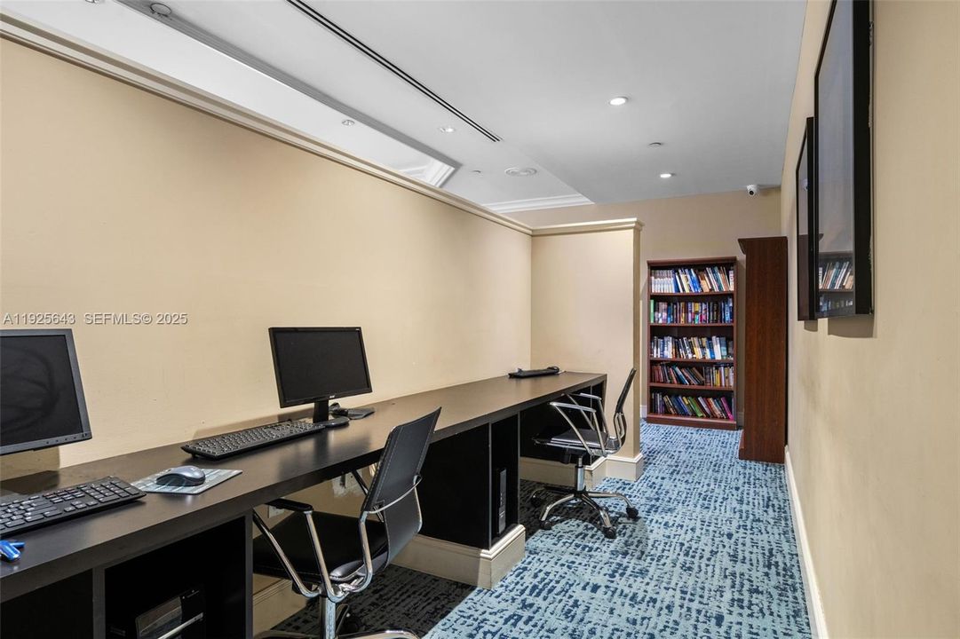 В аренду: $3,900 (2 спален, 2 ванн, 1312 Квадратных фут)