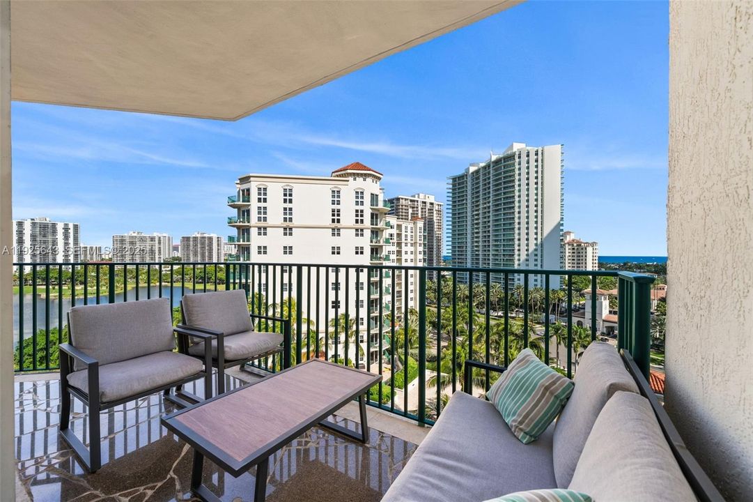 В аренду: $3,900 (2 спален, 2 ванн, 1312 Квадратных фут)