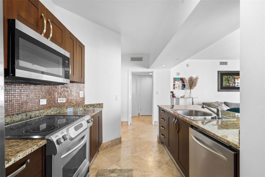 В аренду: $3,900 (2 спален, 2 ванн, 1312 Квадратных фут)